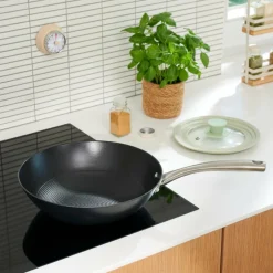 CASA Frigideiras^A POINT Wok Preto